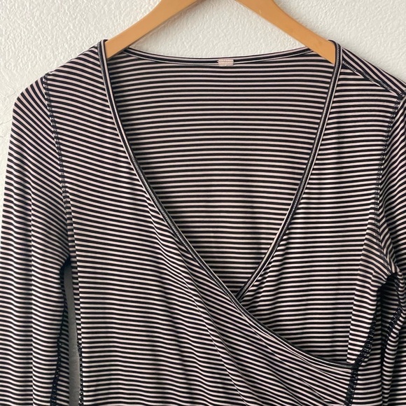 Lululemon Women's Medium The Sunset Salutation Long Sleeve Wrap Top Black Gray - Picture 4 of 10